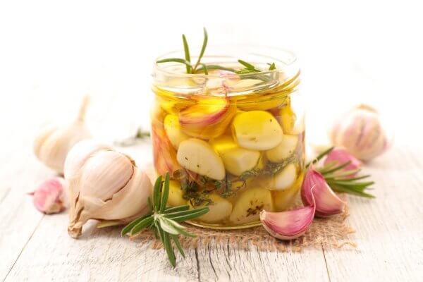Garlic cloves, can be used as a natural remedy for yeast infections